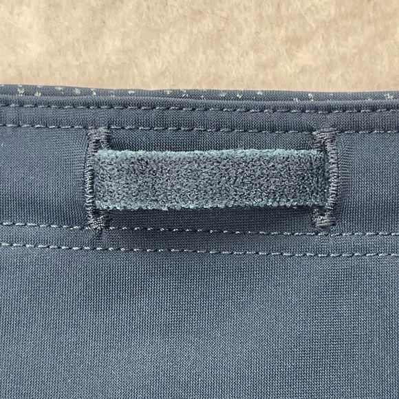 Sweaty Betty NWT The Zero Gravity Leggings 7/8 Length Beetle Blue Glitter Medium - Picture 9 of 13